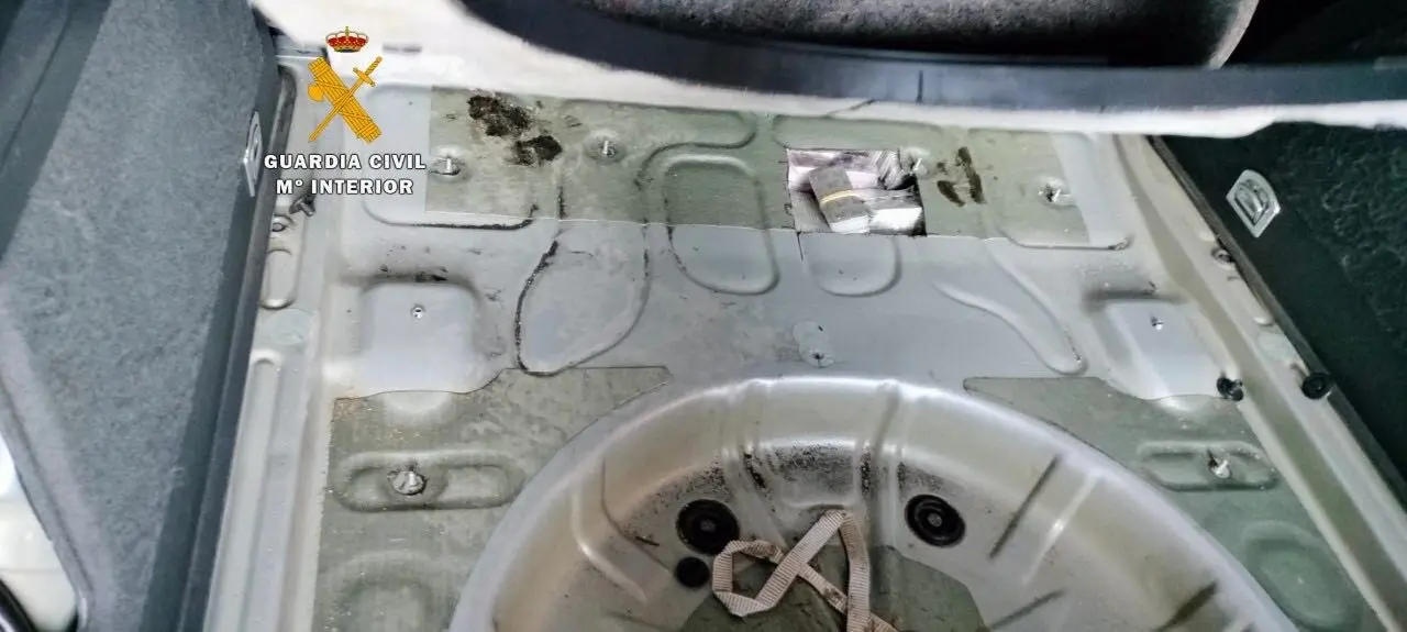 Un perro de la Guardia Civil descubre 62 kilos de hachís en un coche que embarcaba hacia Algeciras