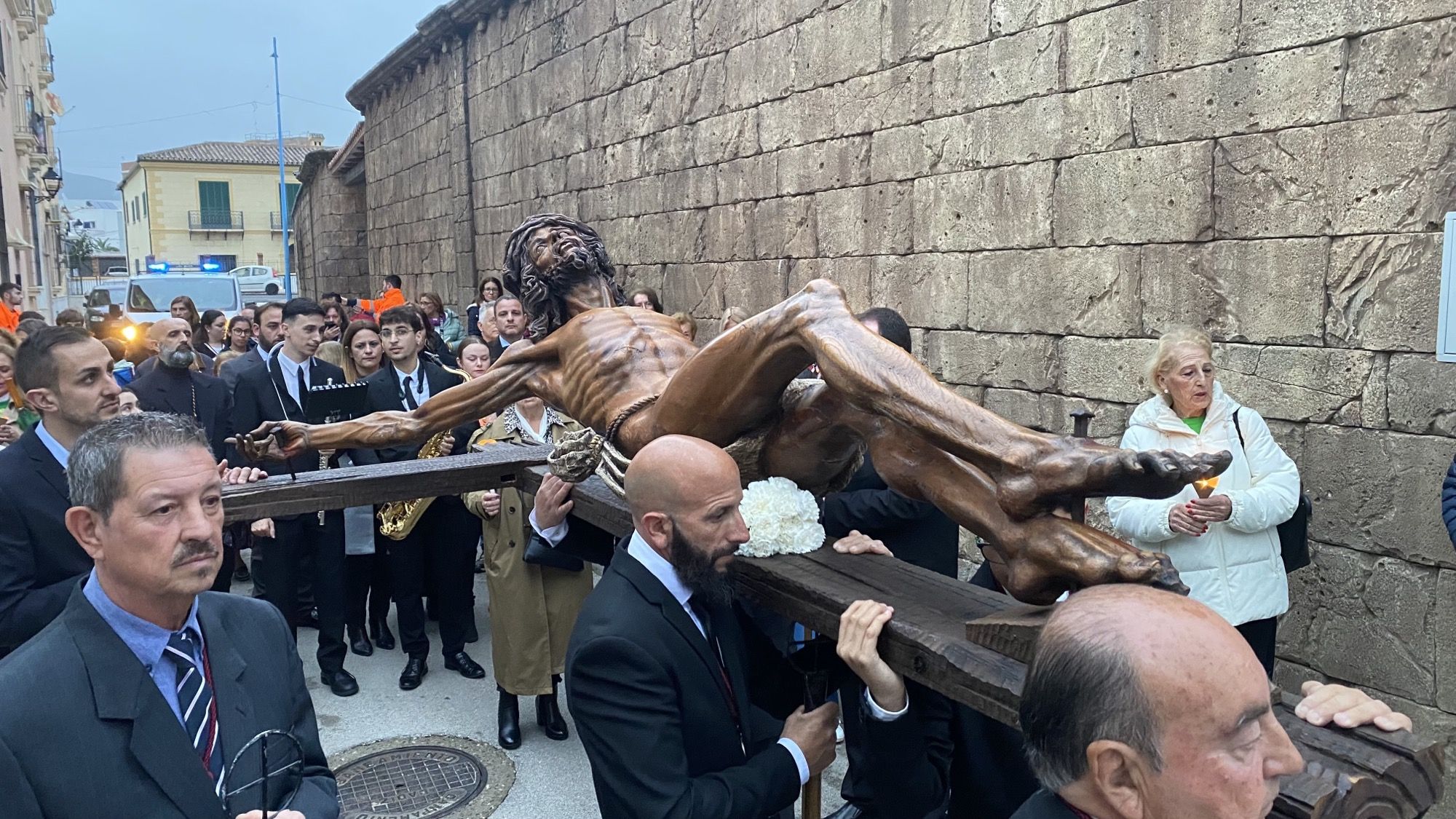 Campamento se reencuentra con su Cristo en una noche de fe y recogimiento. Foto: Multimedia.