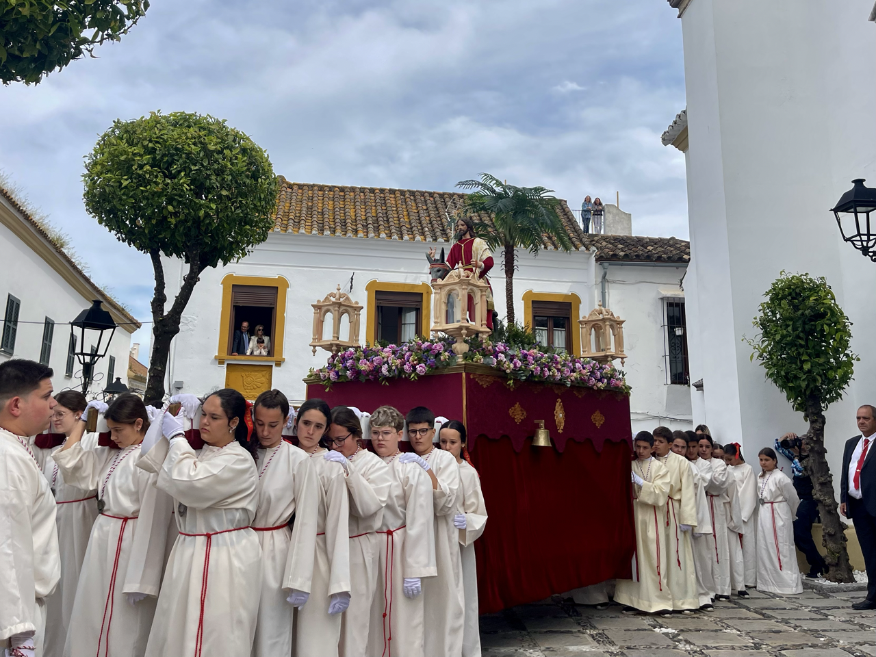 Fe y pasos pequeños: los jóvenes de La Borriquita emocionan en la Semana Santa de San Roque. Foto: S.F. / 8Directo