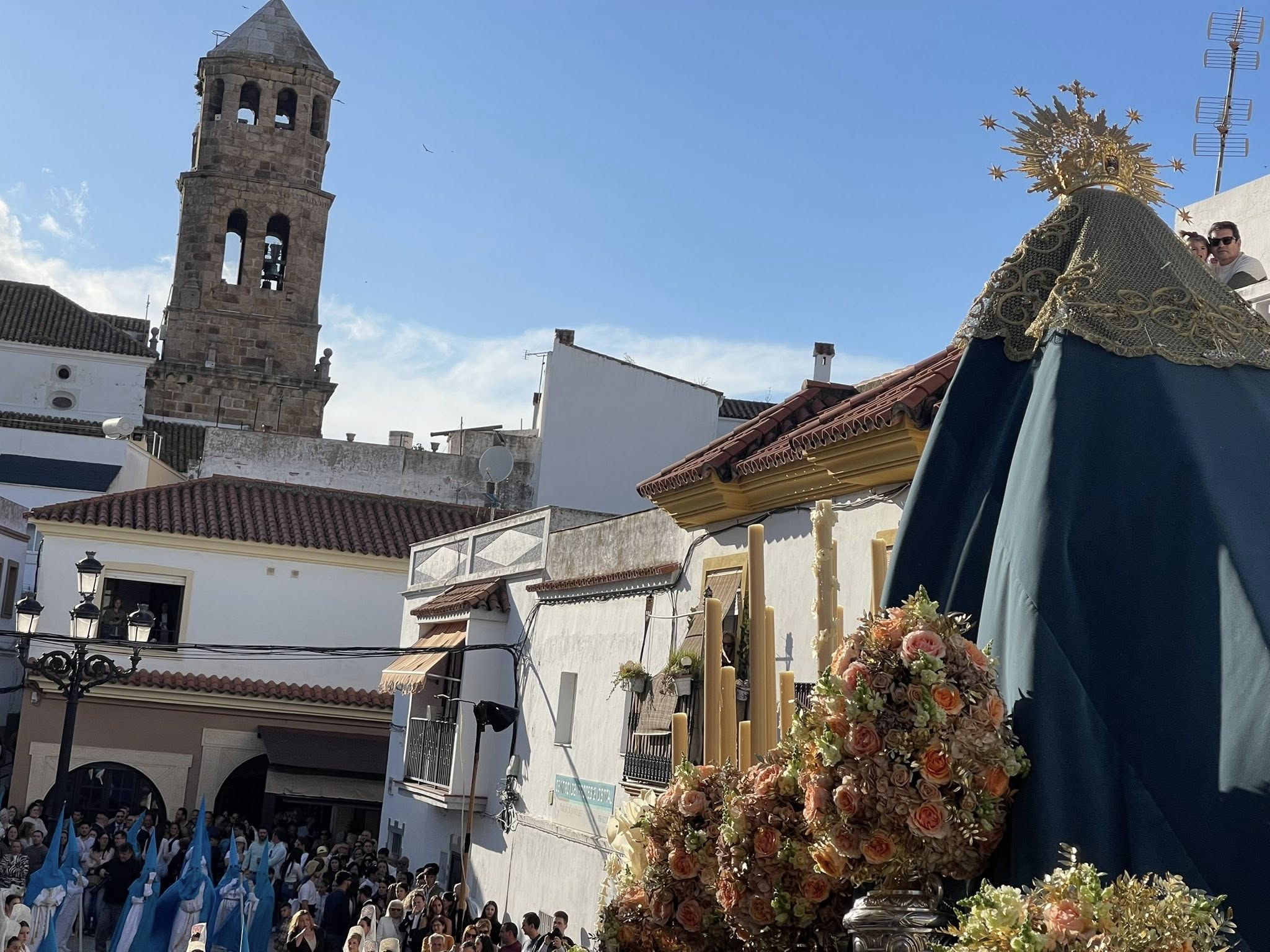 La Estrella guía el camino en un soleado Domingo de Ramos en Los Barrios. Foto: S.F. / 8Directo