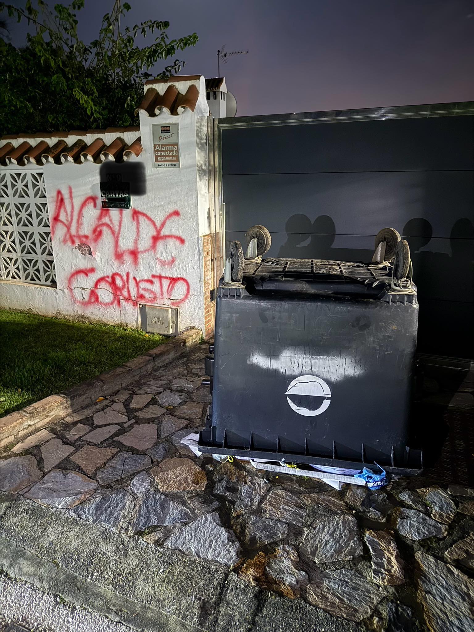 Pintadas en la casa de Ruiz Boix relacionadas con el conflicto de Valoriza