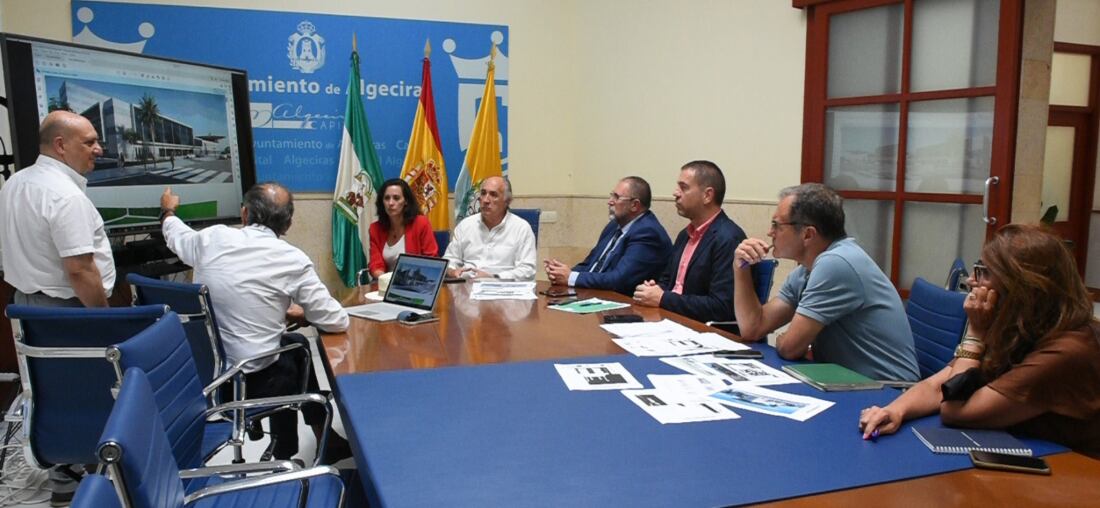 Reunión sobre el proyecto de ampliación del Hospital Universitario Punta Europa.