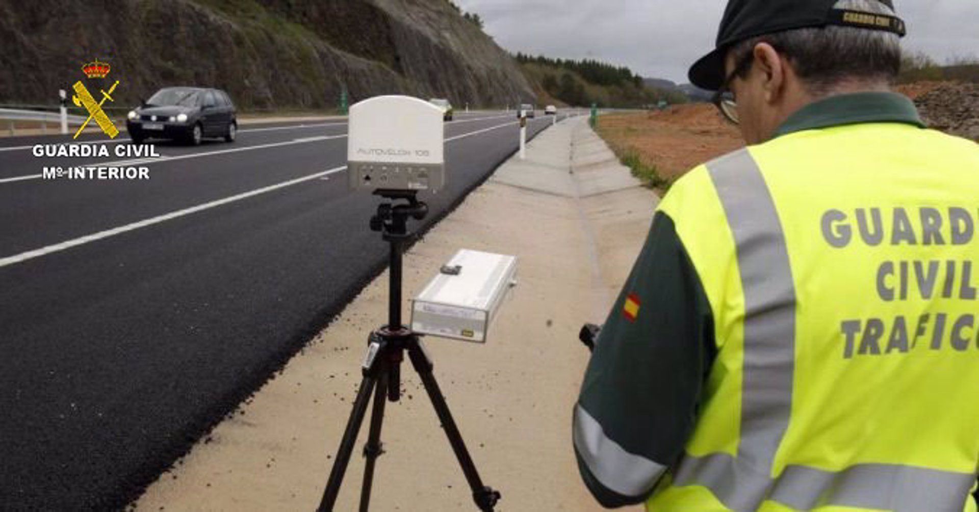 Control de velocidad de la Guardia Civil de Tráfico en archivo .
