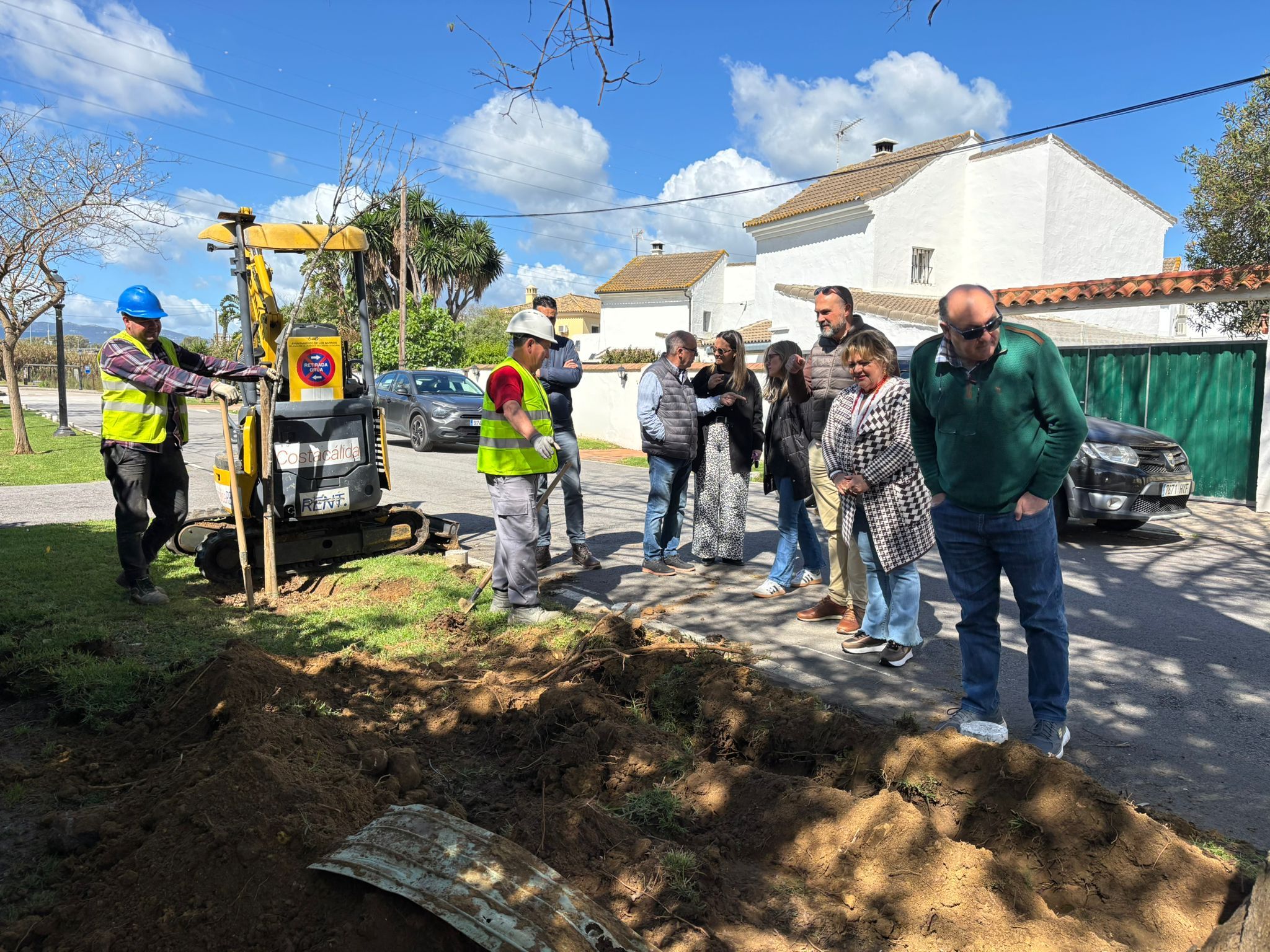 El Ayuntamiento invierte más de 95.000 euros en mejoras de alumbrado y acerado en Guadacorte