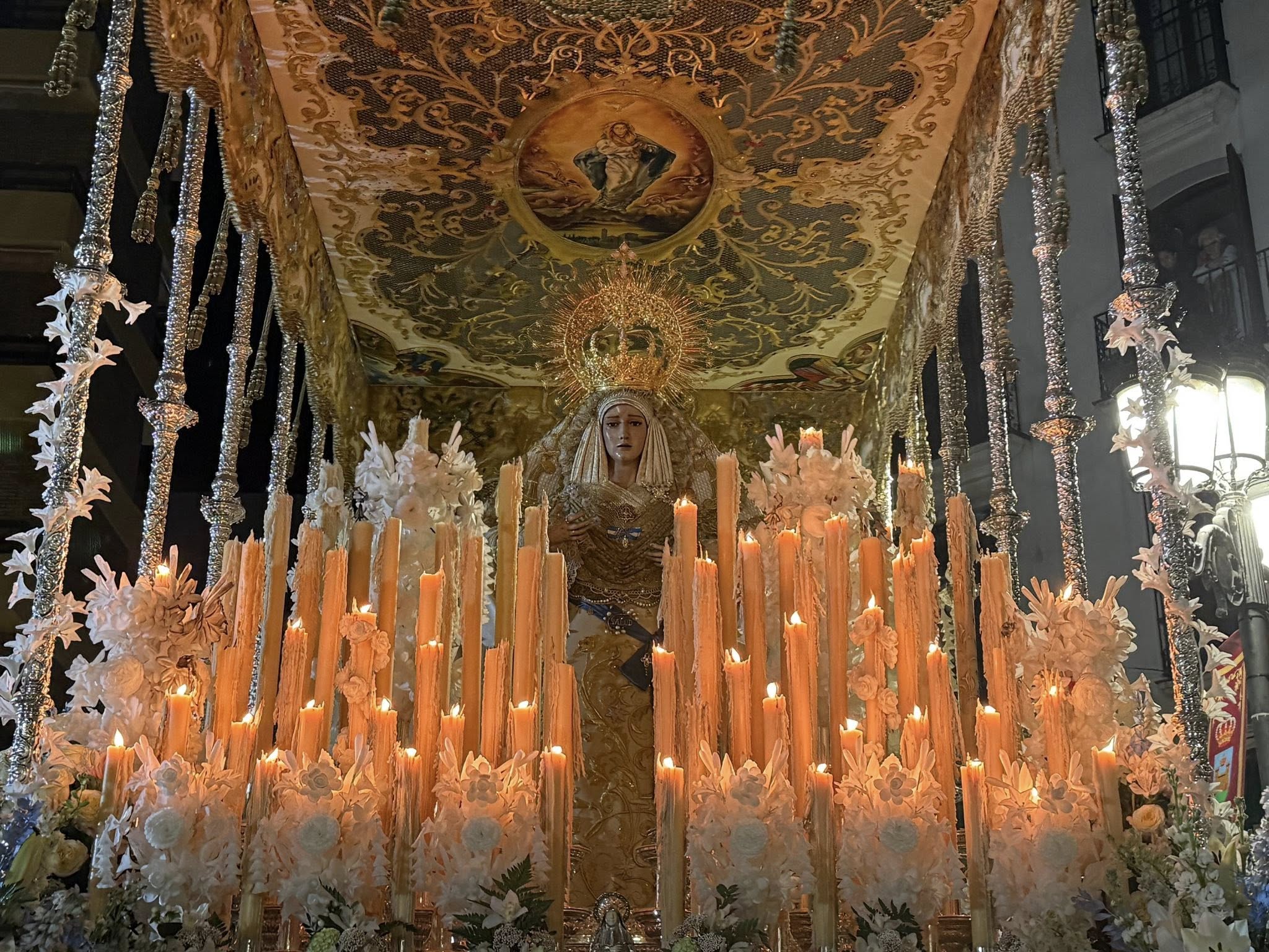 La Hermandad de San Pedro toca el cielo con Jesús del Perdón y la Virgen de la Salud. Foto: S.D. / 8Directo. 