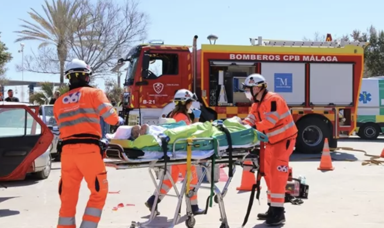 Dos muertos y tres heridos graves en un accidente de tráfico en el Paseo Marítimo de Fuengirola. 