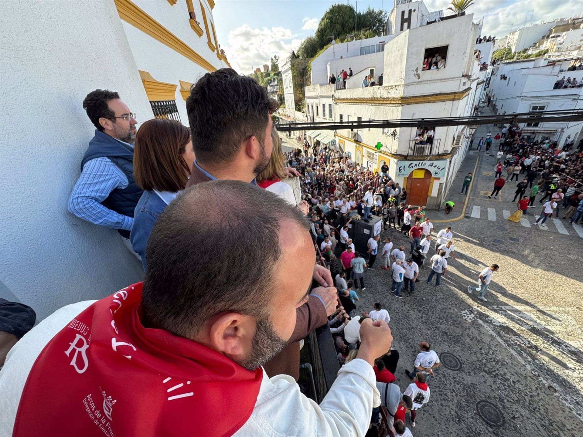Pánico en la suelta de toros de Arcos de la Frontera tras romper un astado el vallado de seguridad.