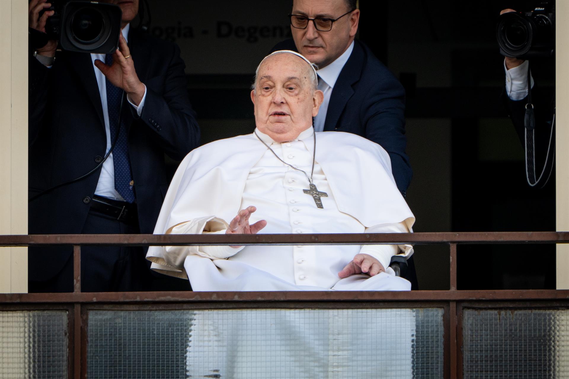 El Gobierno declara tres días de luto oficial tras la muerte del Papa Francisco. Foto:  Stefano Costantino / Zuma Press / ContactoPhoto