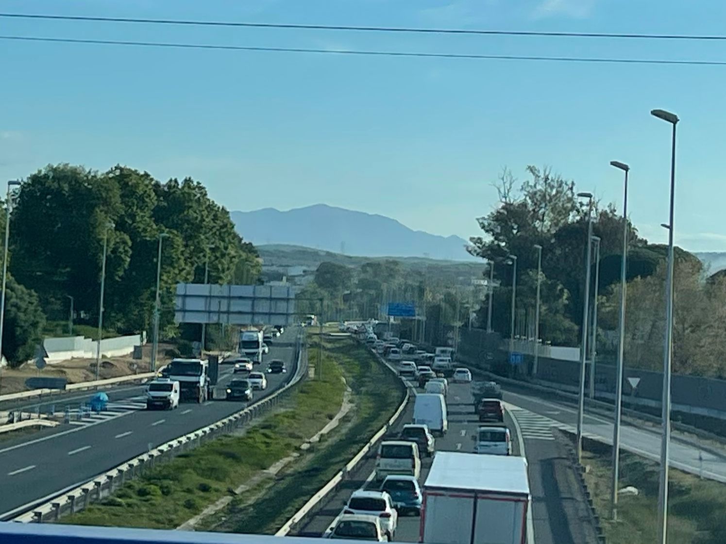 Un accidente en hora punta deja largas retenciones en la A-7 a la altura de San Roque