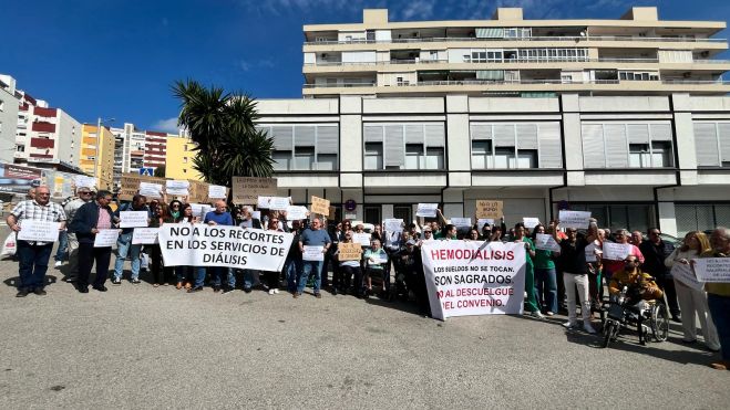 Concentración a las puertas del antiguo edificio ITURRI. Concentración a las puertas del antiguo edificio ITURRI.