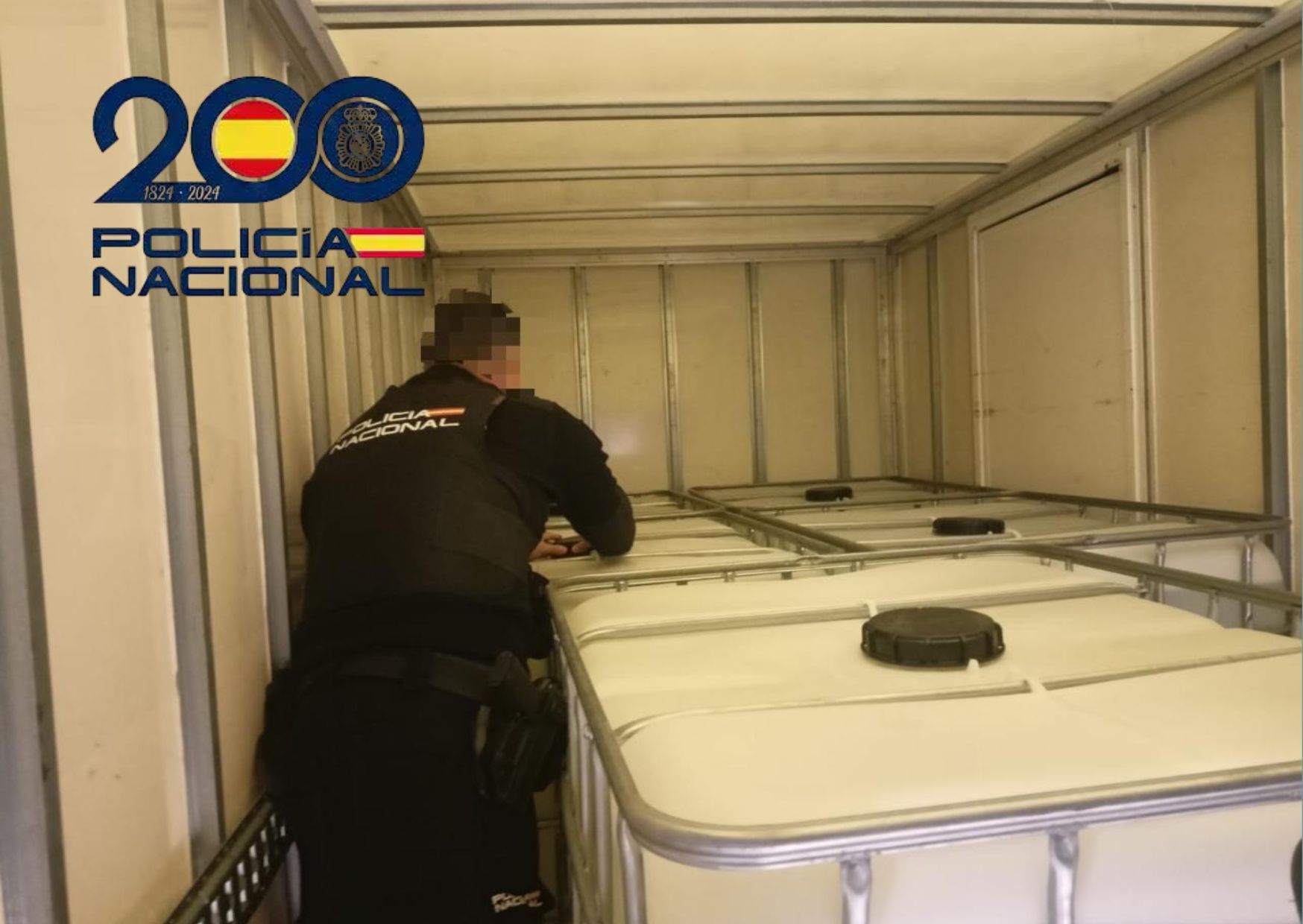 Imagen de archivo de una operación policial en la que incautaron 5.000 litros de combustible para surtir a narcolanchas en Jerez.