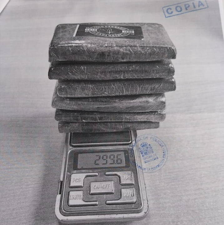 Detenido en La Línea con 300 gramos de hachís con un menor en patinete en dirección prohibida.