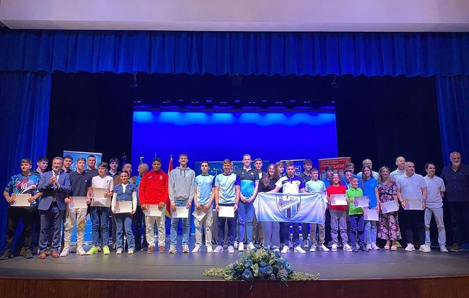 La Línea reconoce a clubes y deportistas por los méritos alcanzados durante el pasado año. 