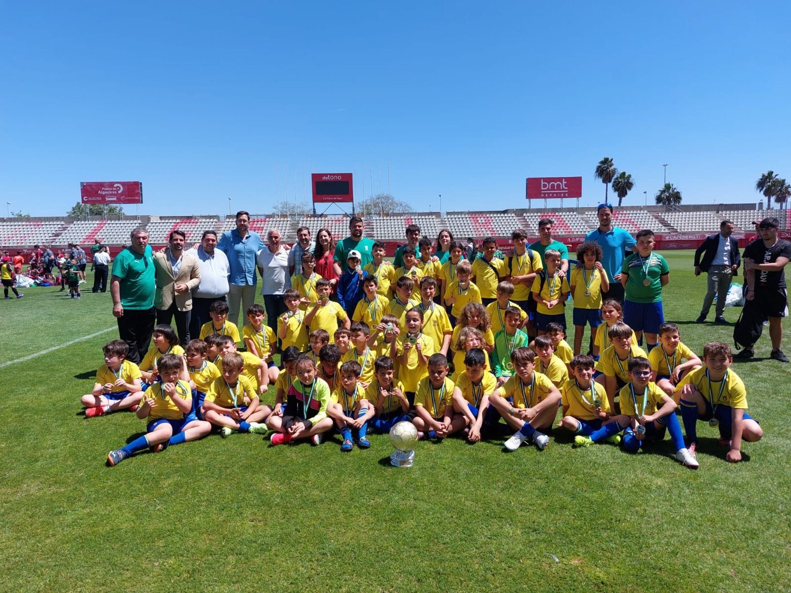 El estadio municipal Nuevo Mirador acoge la entrega de trofeos de la Copa Diputación de Fútbol.