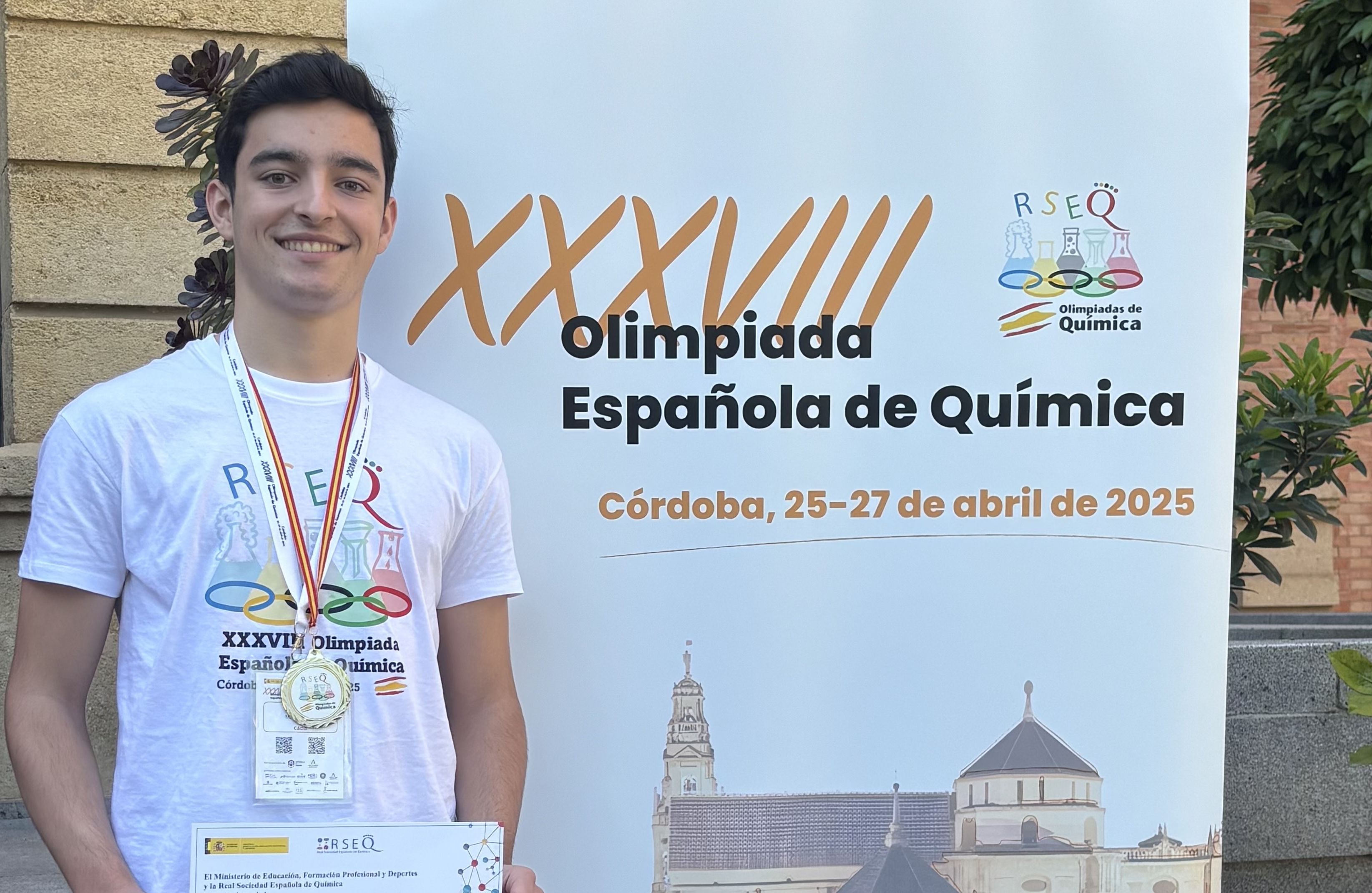 Adrián Monge, del IES Isla Verde, medalla de plata en la Olimpiada Nacional de Química.