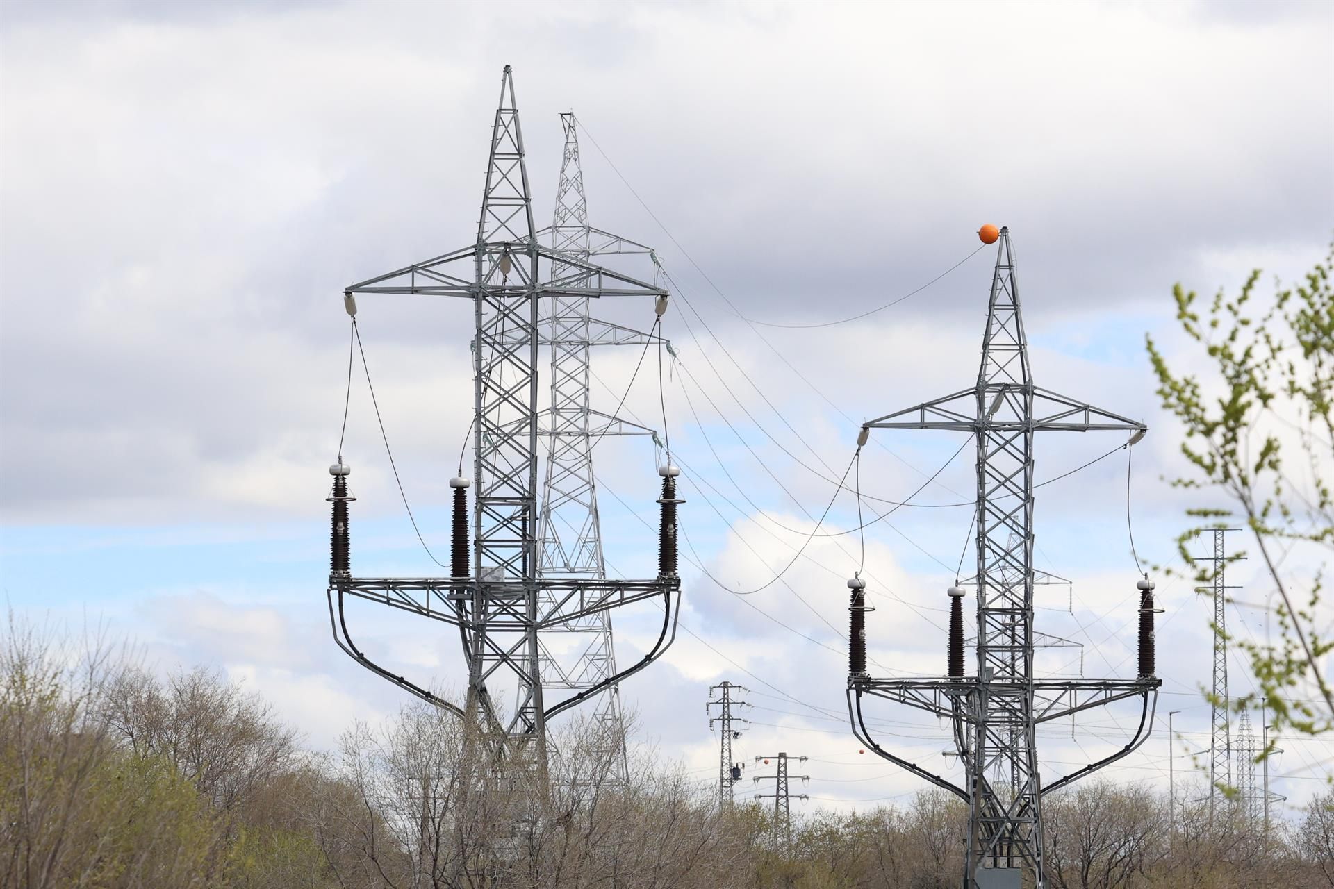 Andalucía empieza a recuperar de forma progresiva el suministro eléctrico en el territorio tras el apagón.