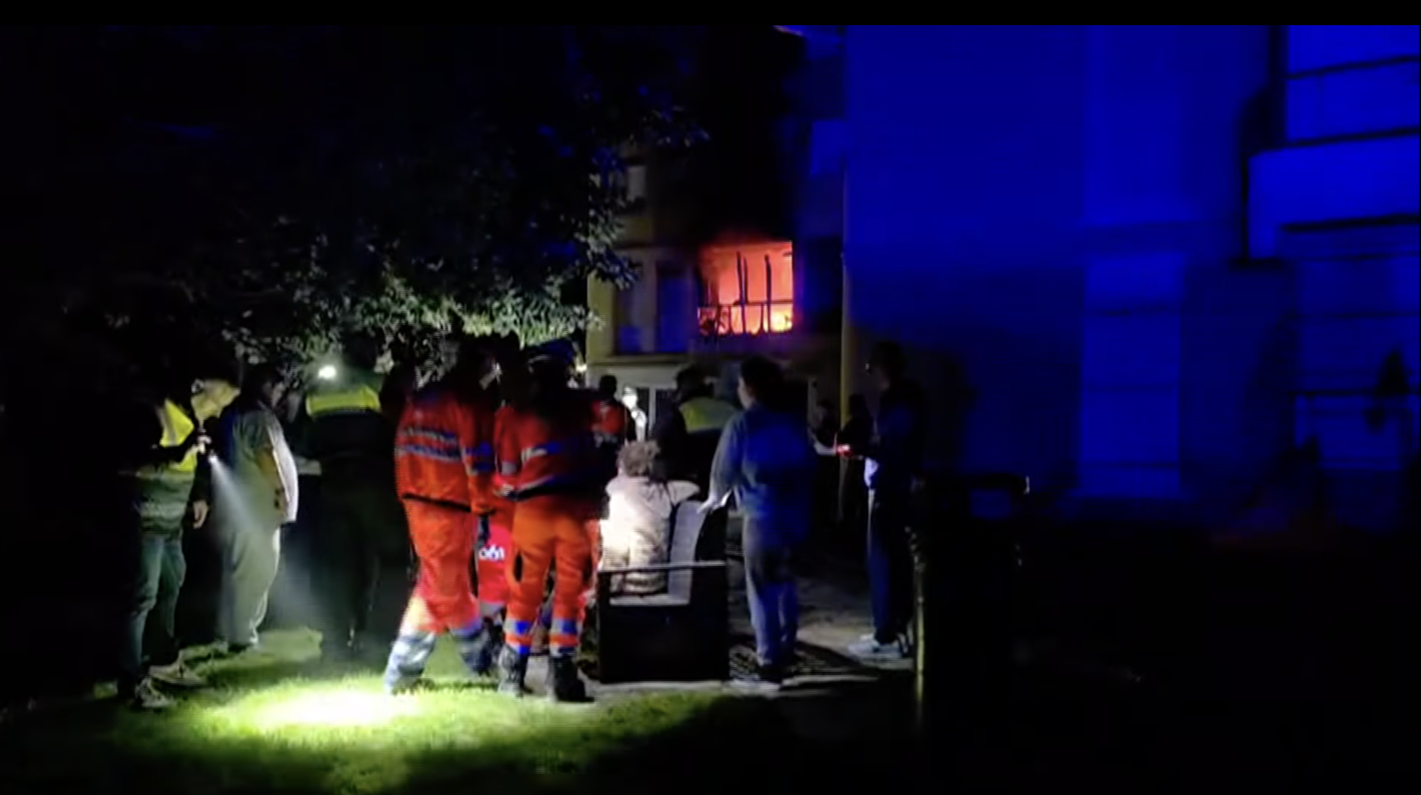 Muere una persona en un incendio en el Parque Bolonia de Algeciras