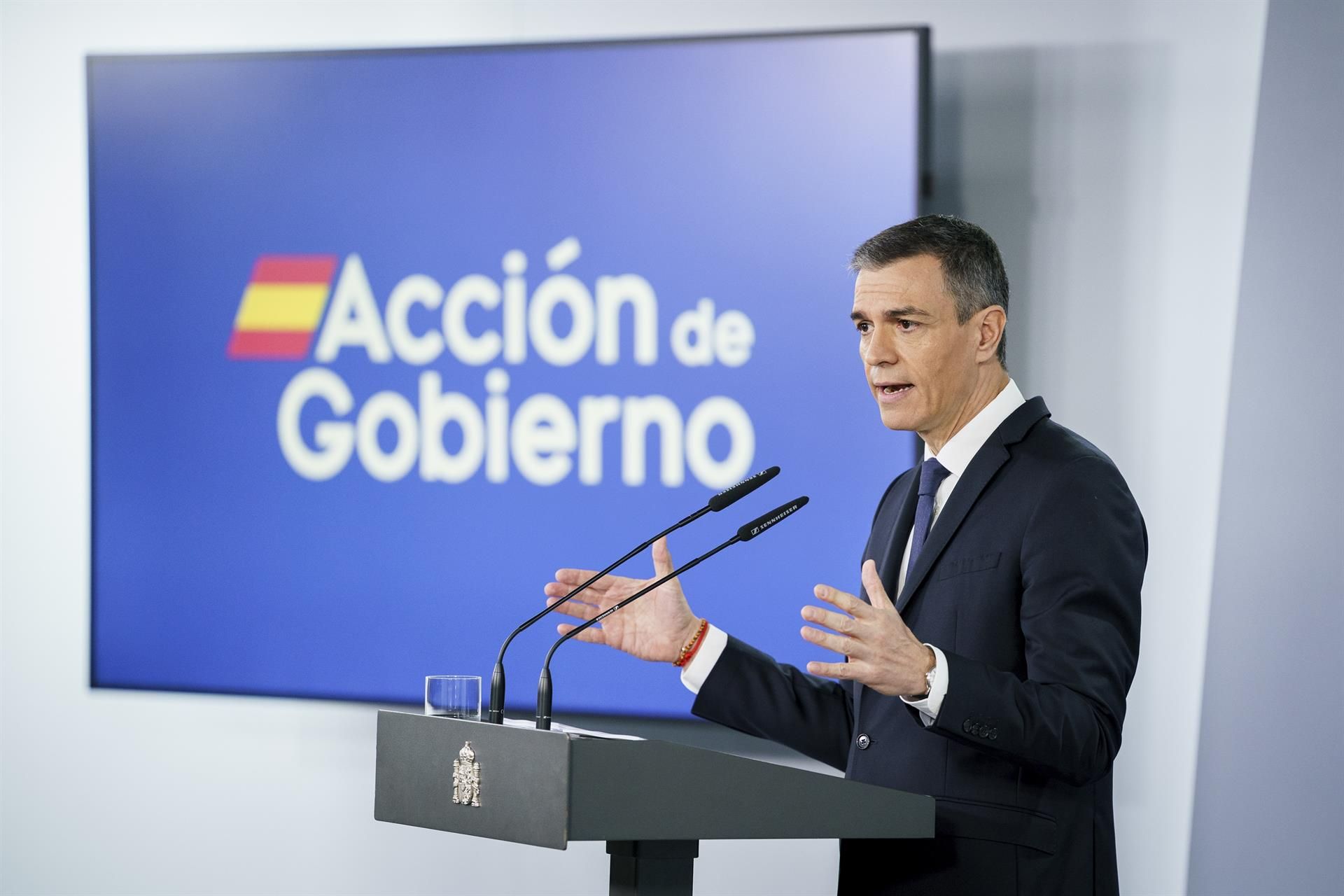 Pedro Sánchez anuncia una comisión de investigación y exigirá responsabilidades a los operadores privados