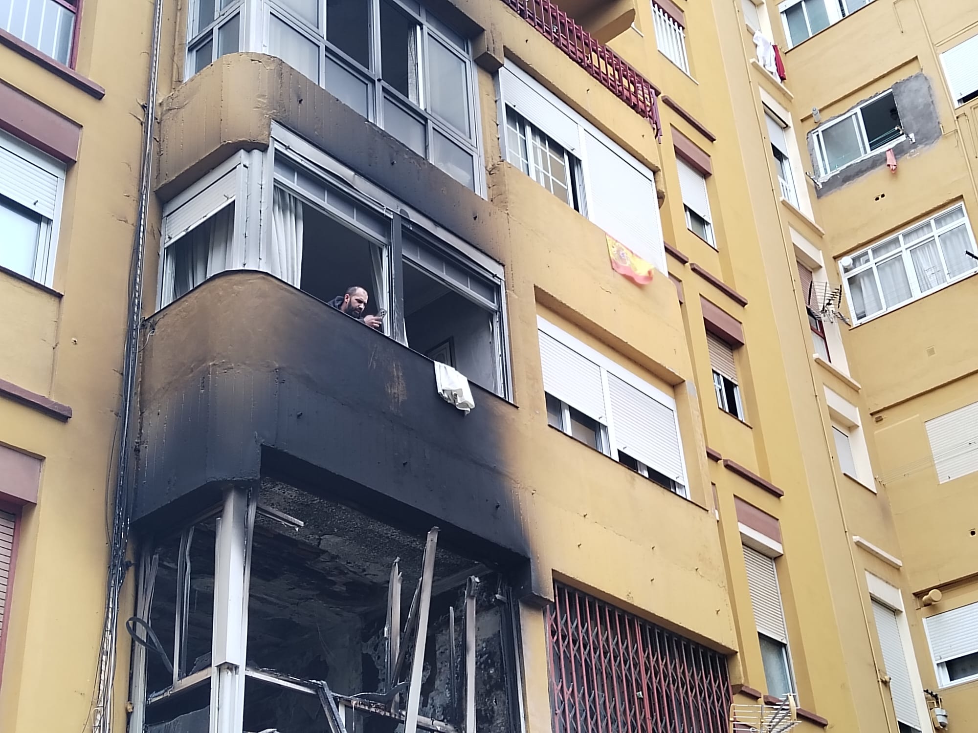 El Gobierno apunta a velas como "una posibilidad cada vez mayor" del origen del incendio mortal en Algeciras