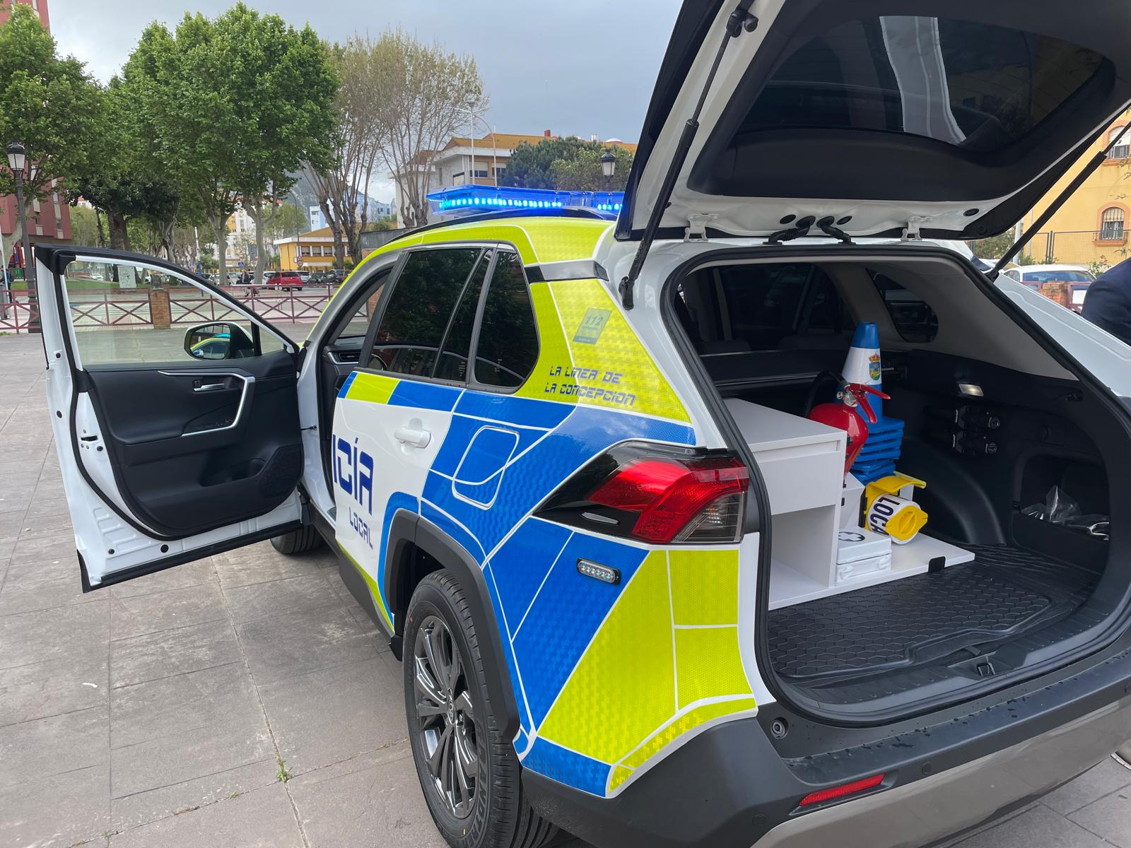 Uno de los nuevos vehículos. La Policía Local de La Línea incorpora dos nuevos turismos híbridos a su flota de vehículos