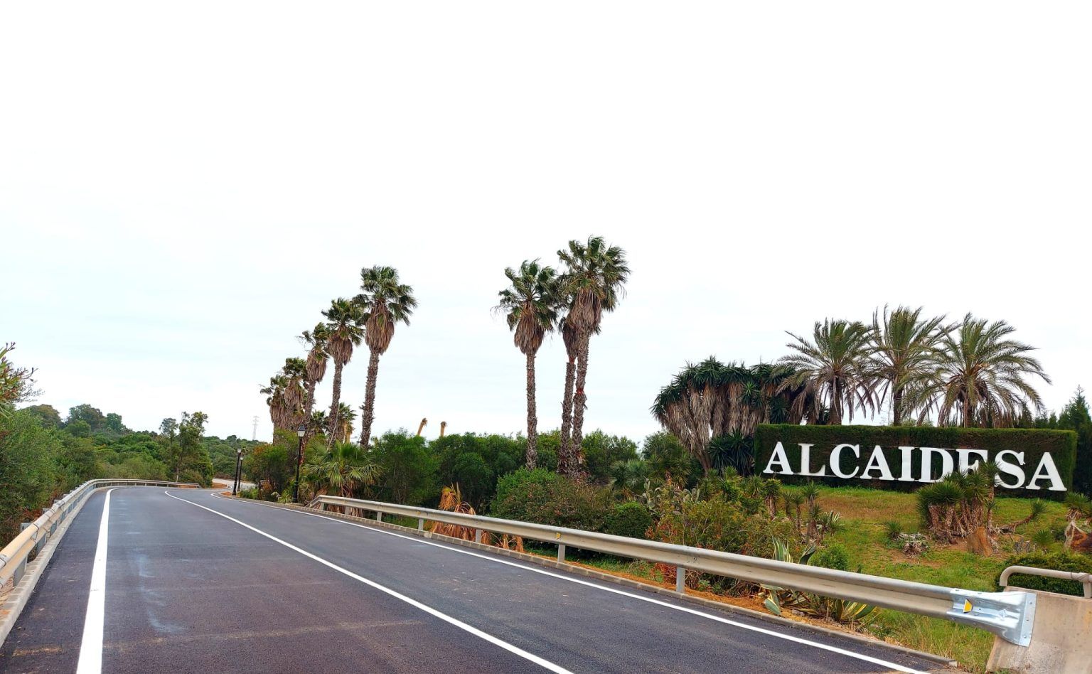 Vial acceso urbanizacion Alcaidesa. 