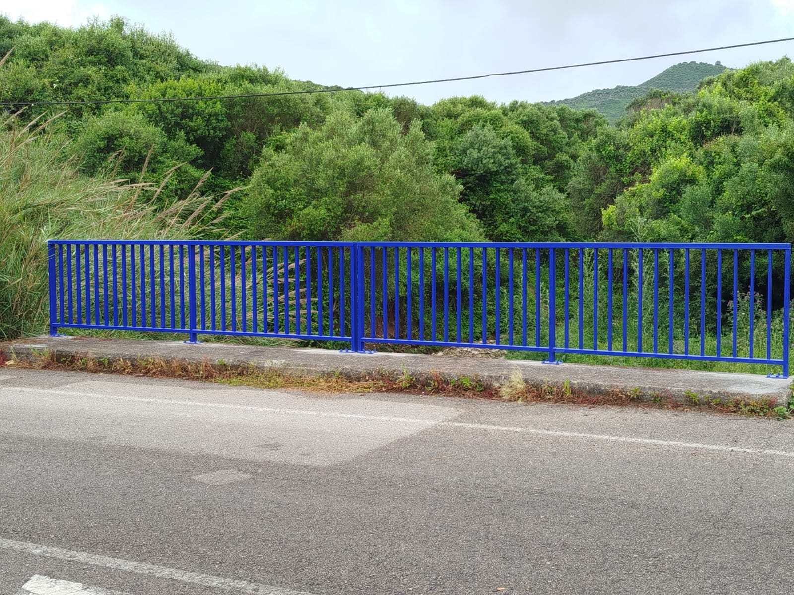 El Ayuntamiento comienza la reposición de barandillas en distintos puntos de la ciudad.
