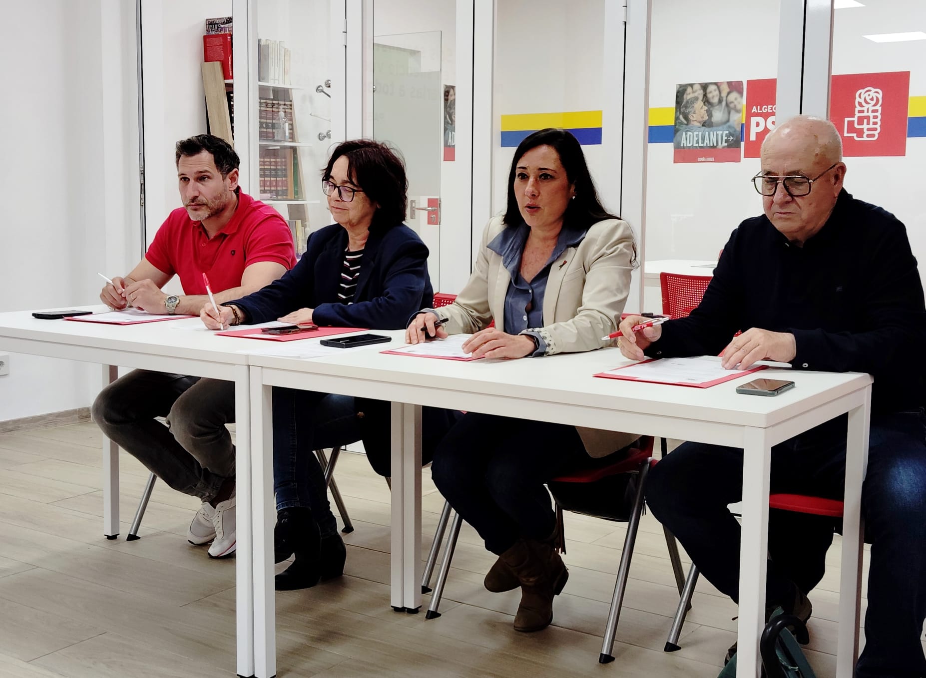 Arrabal presenta su candidatura para ser reelegida líder de los socialistas algecireños.