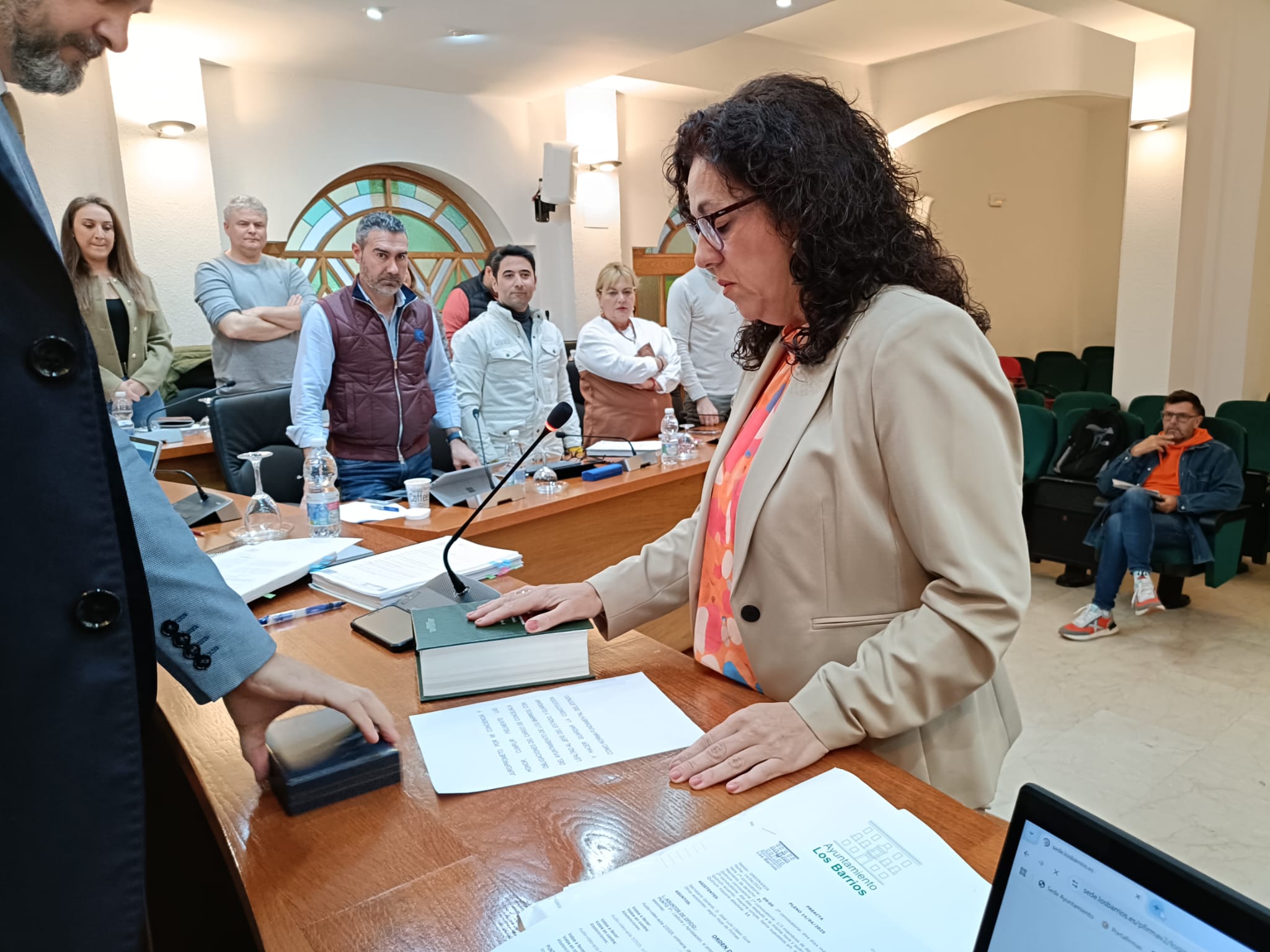 Consuelo Godino renuncia a la militancia de Los Barrios 100x100 y es destituida del equipo de gobierno.