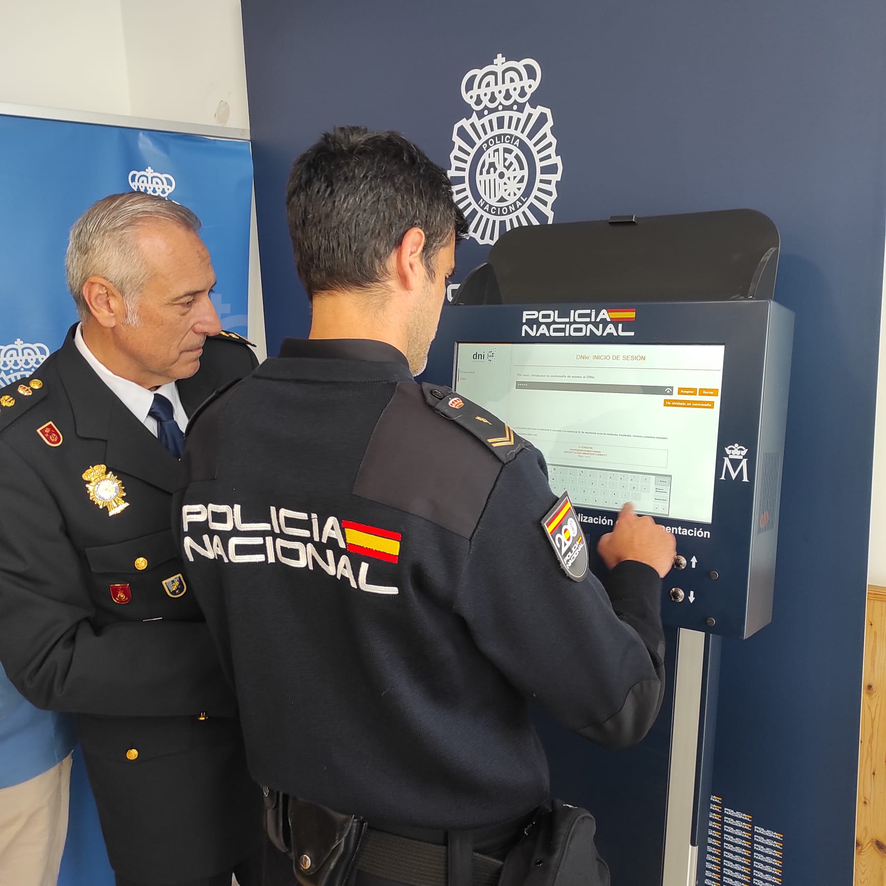 La Jefatura de la Policía de Tarifa estrena Puesto de Actualización de Documentación.