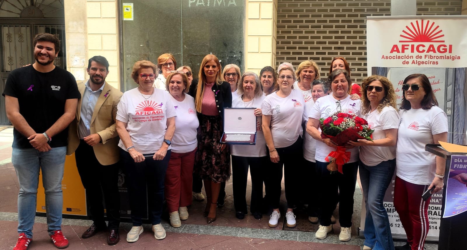 AFICAGI establece una mesa informativa y da lectura al manifiesto por el Día de la Fibromialgia.