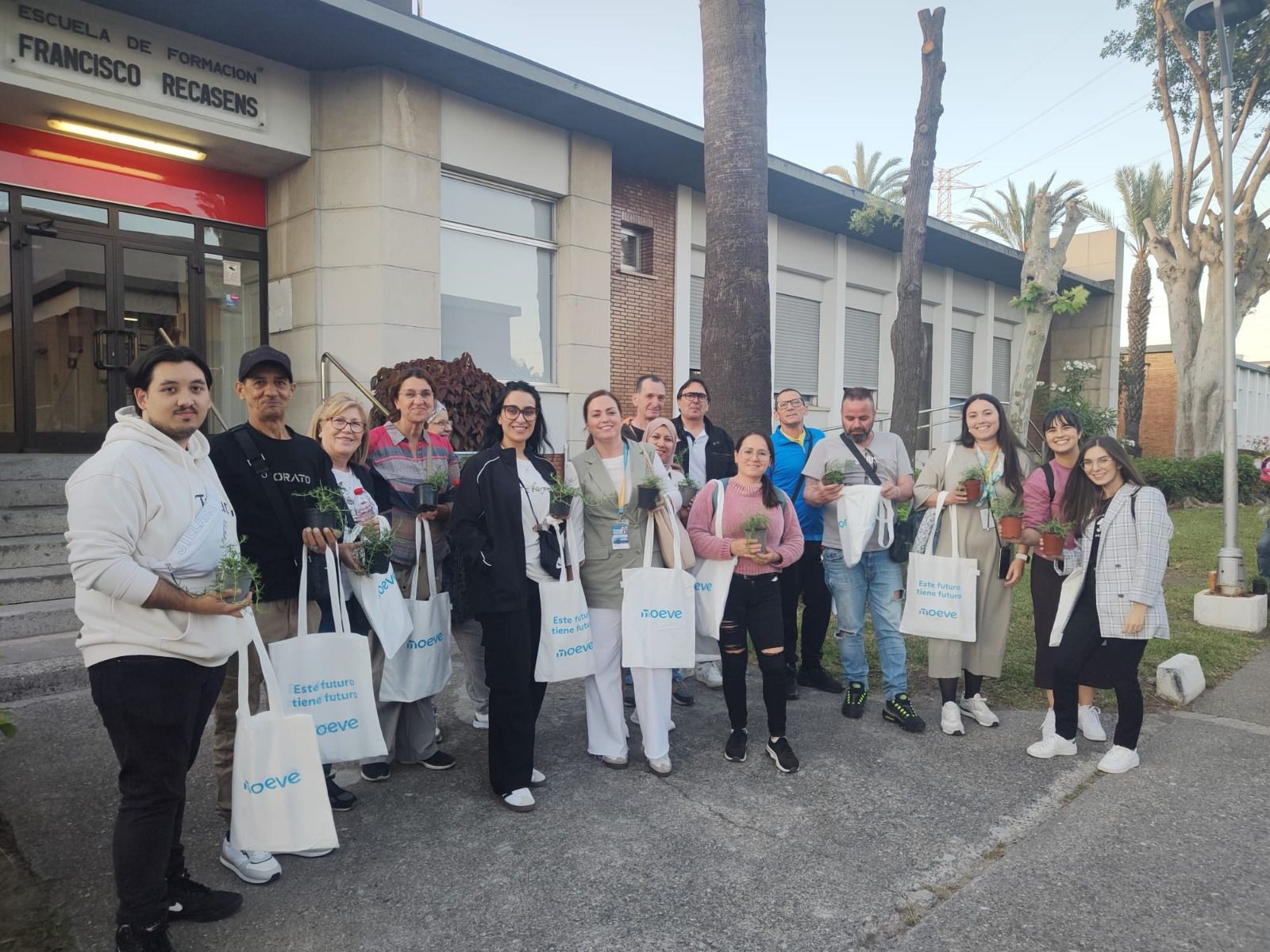 ERACIS acerca a sus participantes al entorno laboral con una visita a Moeve.