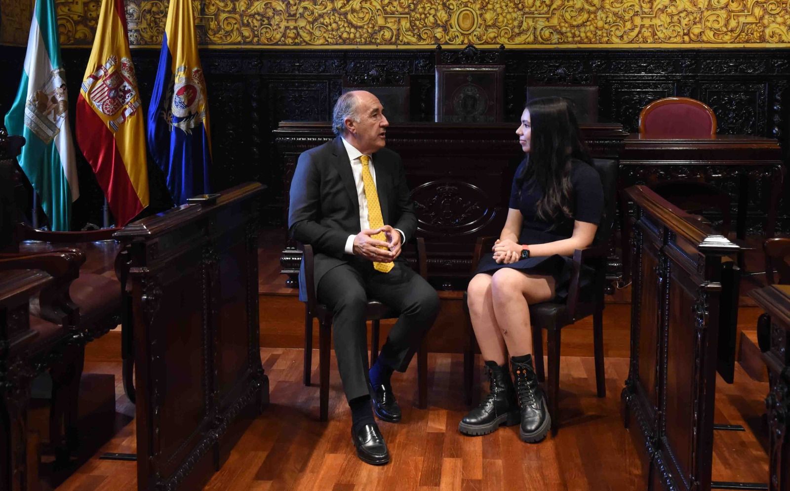 Landaluce, junto a Palma Bejarano.