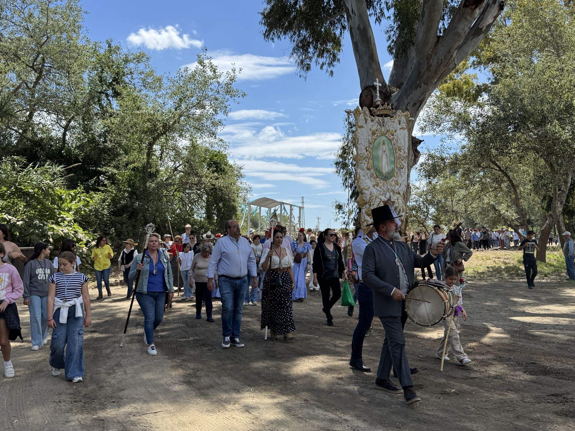 San Enrique acompaña a su Virgen de Fátima en Romería.