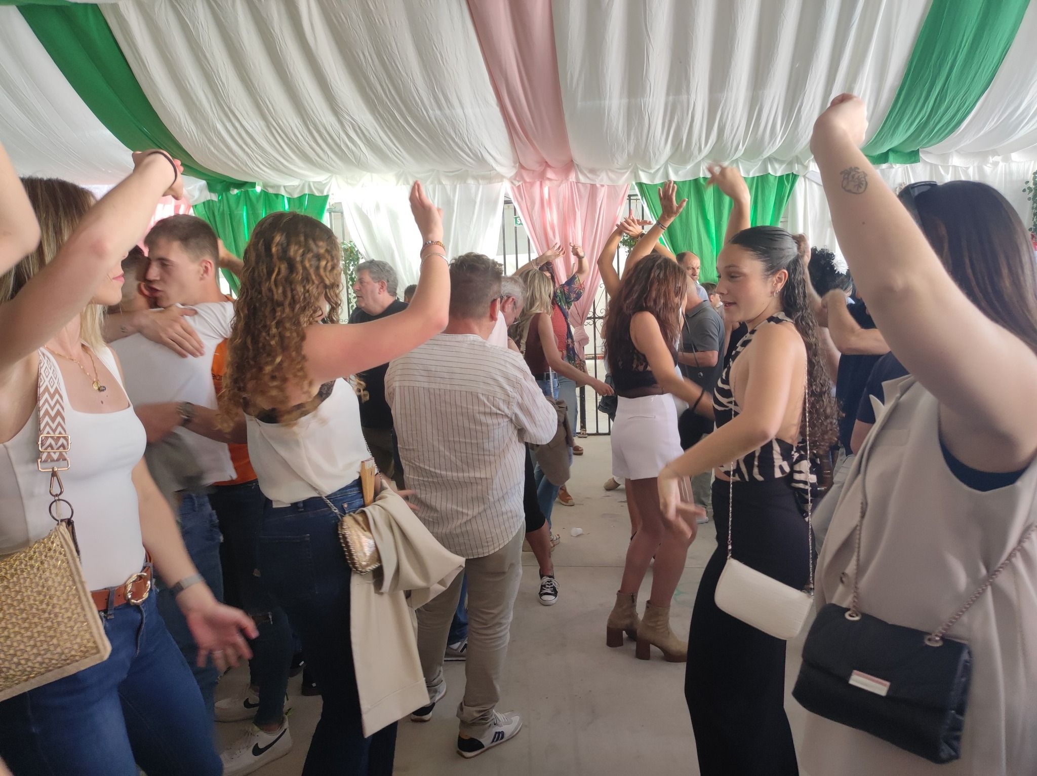 Domingo de Farolillos en Los Barrios: arranca la feria que gusta a todos en el Campo de Gibraltar.