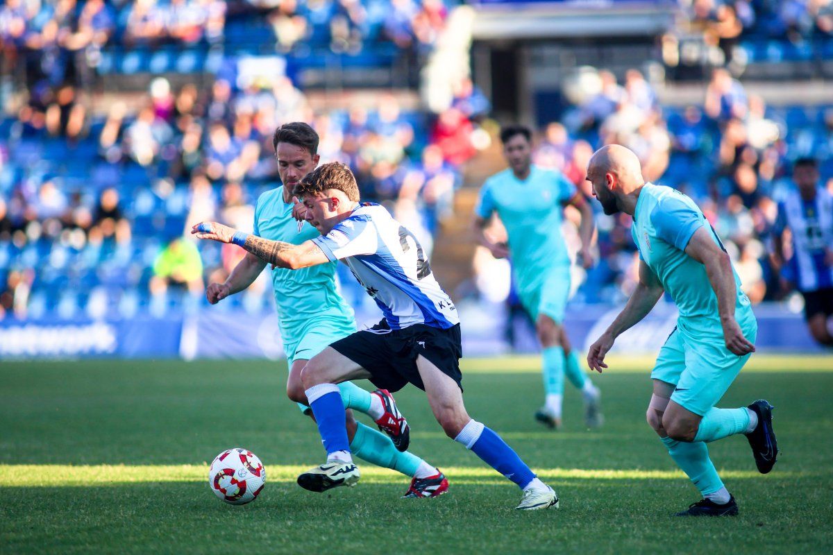 (1-2) El Algeciras CF festeja la salvación matemática con un triunfo en casa del Hércules