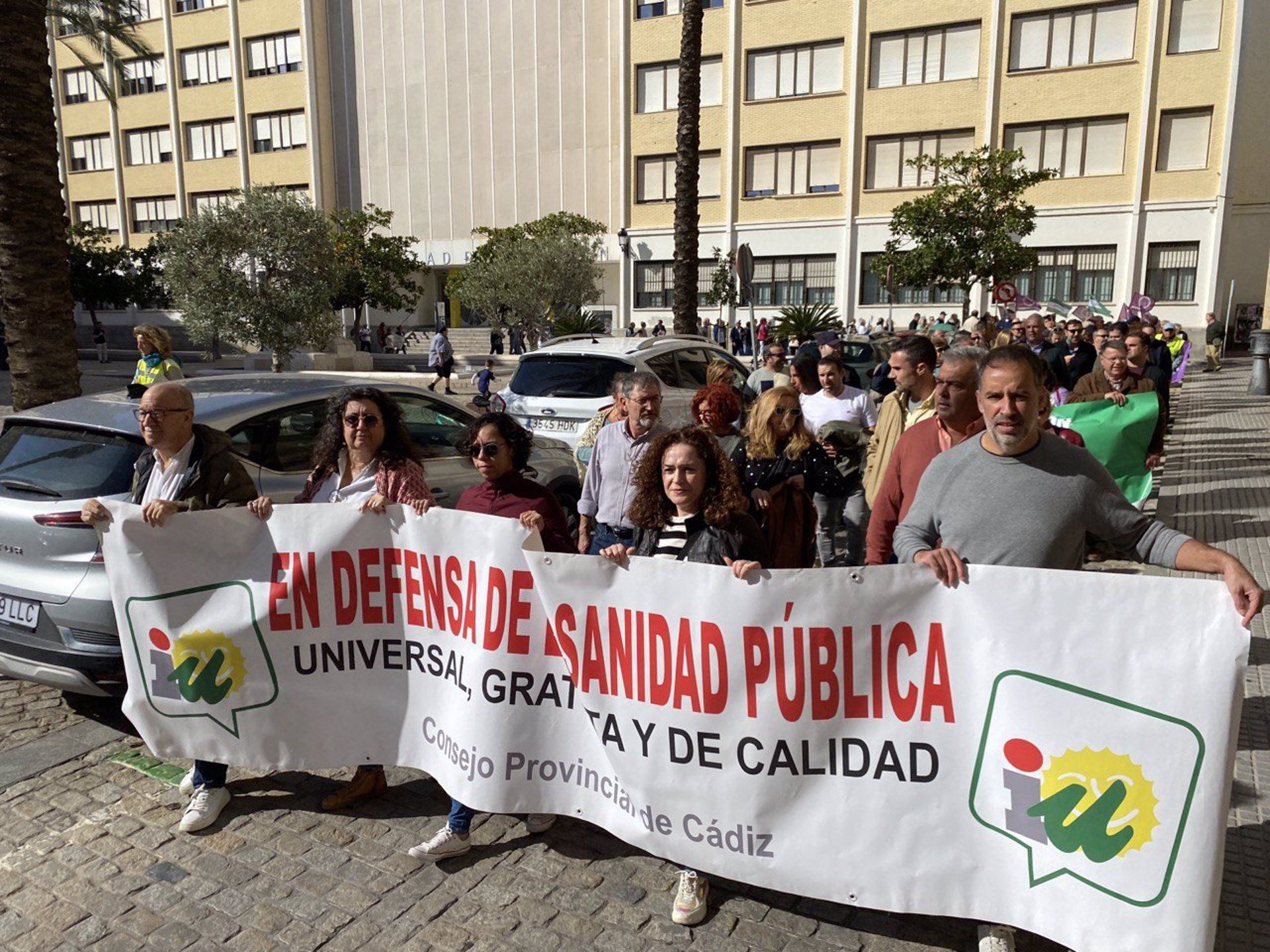 La parlamentaria andaluza de IU y portavoz de Por Andalucía, Inmaculada Nieto, en una manifestación por la sanidad. Imagen de archivo. Izquierda Unida denuncia la "merma constante" del Servicio de Otorrinolaringología del Punta de Europa