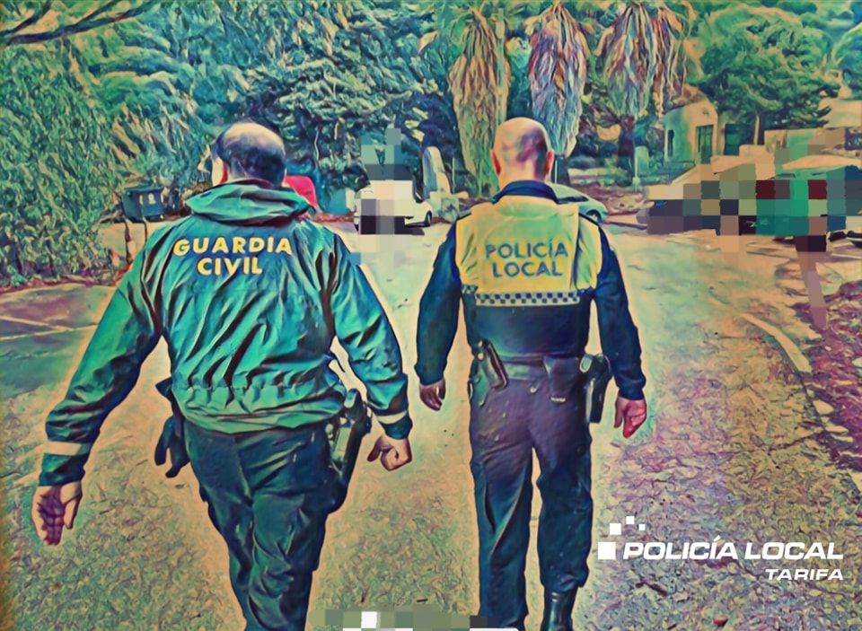 Policía Local y Guardia Civil localizan a un menor desaparecido en Tarifa. 