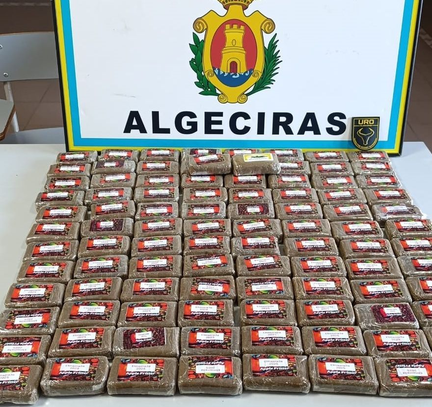 Detenido en Algeciras tras intentar huir con 10 kilos de hachís y 2.100 euros en metálico.