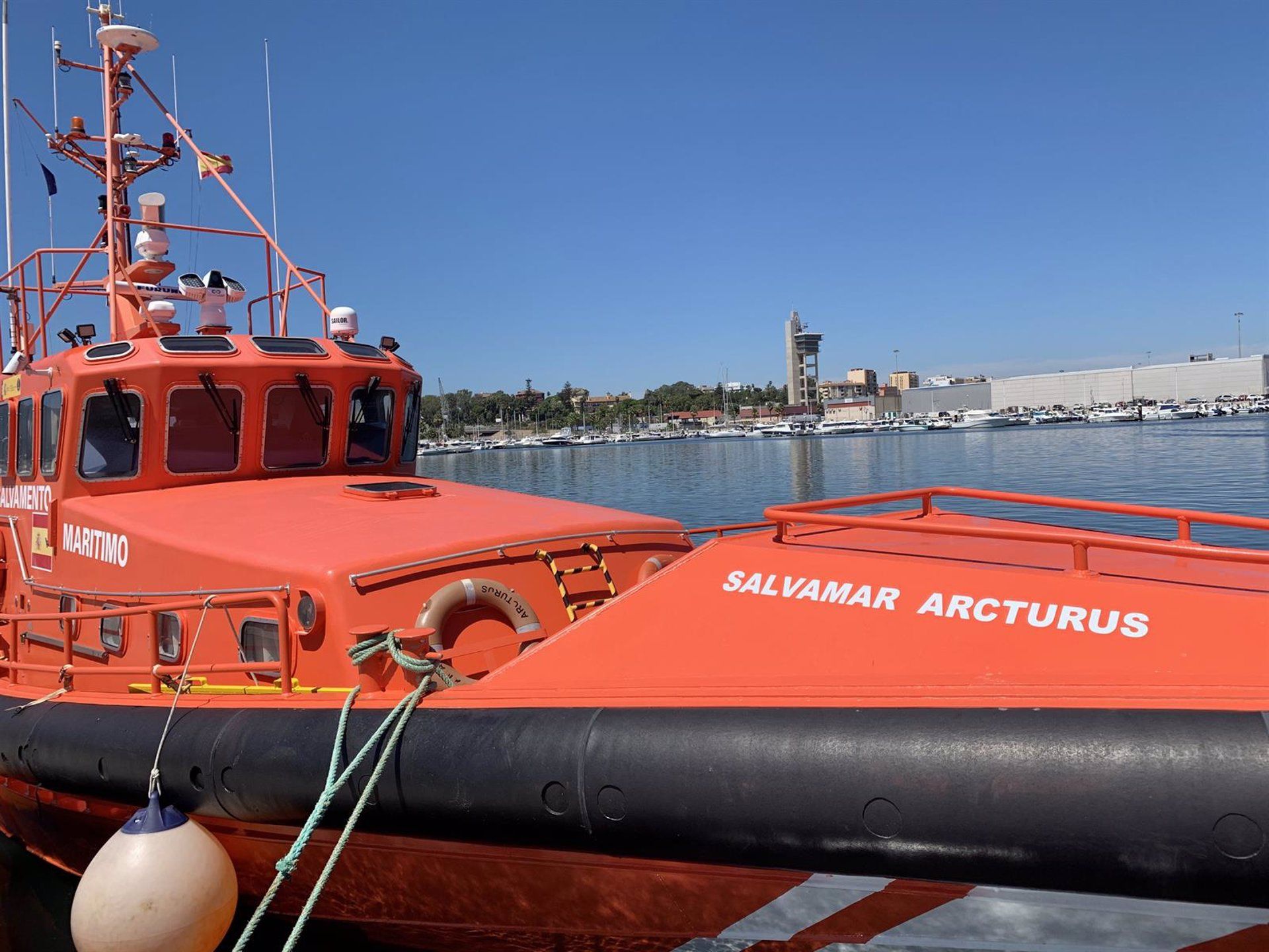 Rescatan a un varón a bordo de una 'toy' hinchable a cuatro millas al sur de Tarifa. Foto: SALVAMENTO MARÍTIMO - Archivo.