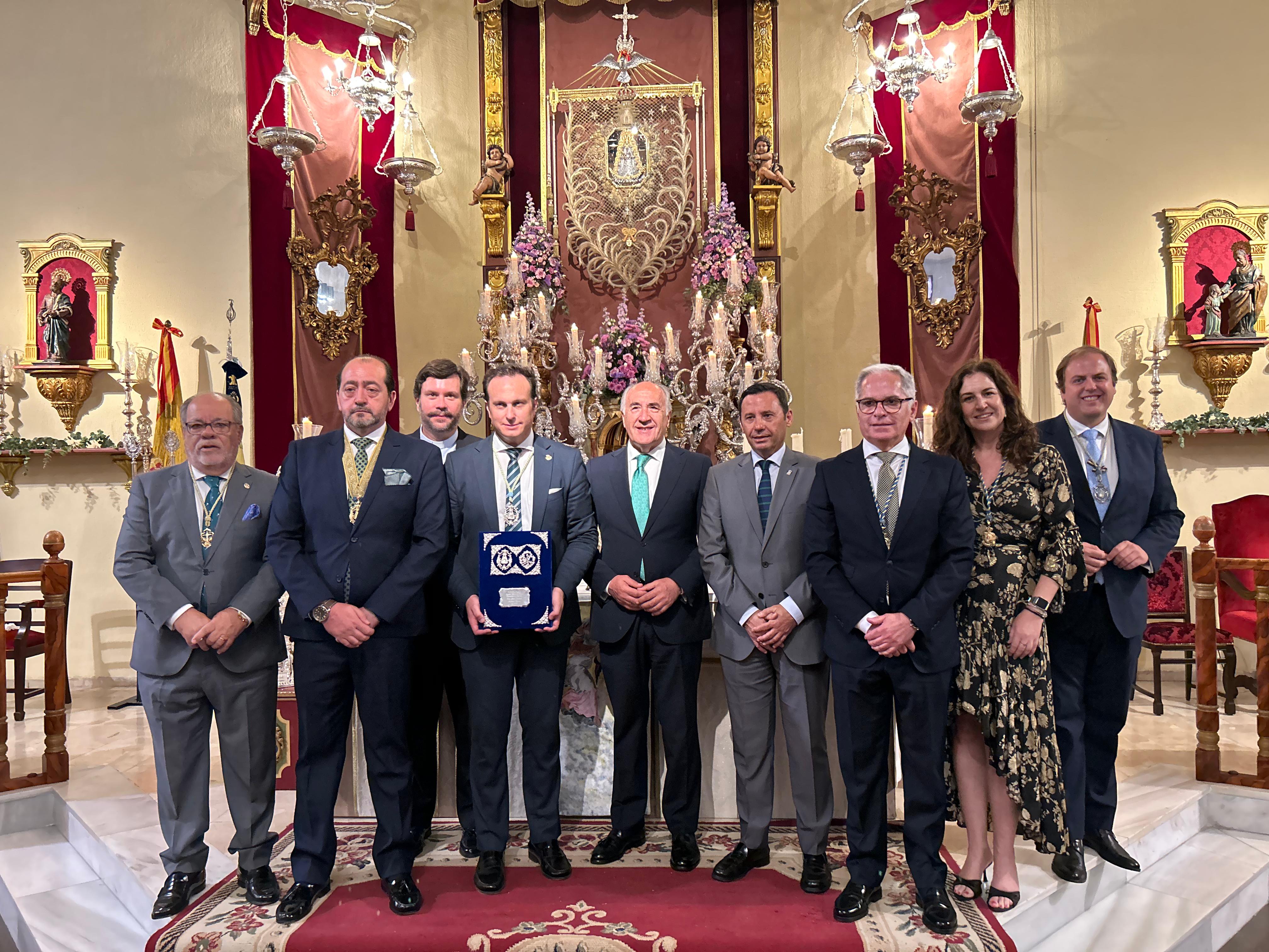 Jesús Montaño pregona a la Blanca Paloma en la parroquia del Corpus Christi. 