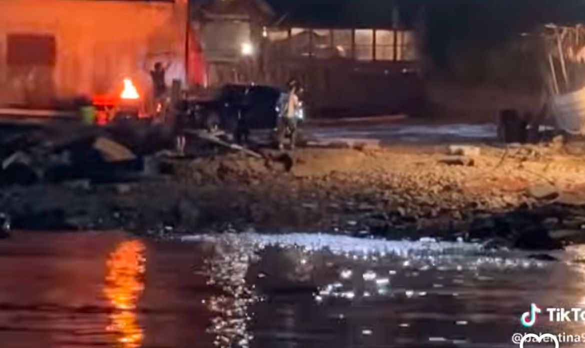 Una imagen del rodaje en La Ballenera. La serie sobre narcotráfico 'Marbella' continúa su rodaje en Algeciras y el puerto deniega el permiso.
