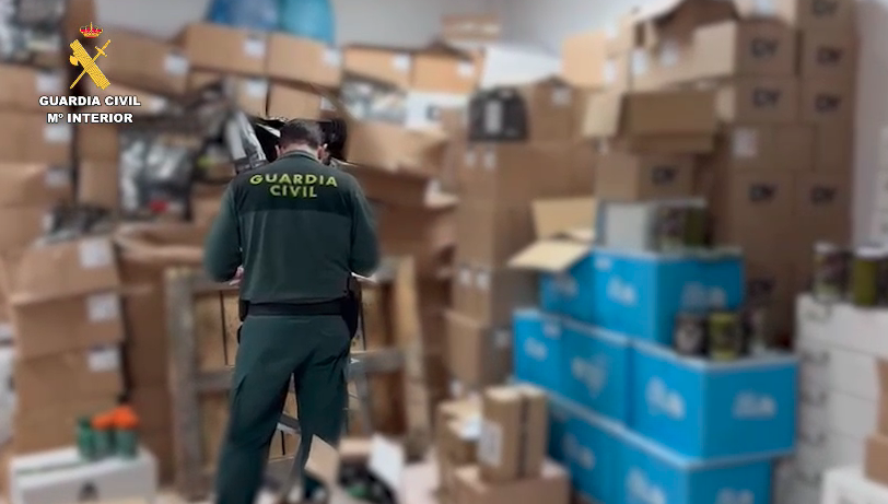 Intervenidos más de 14.000 productos de suplementos deportivos en una tienda de Algeciras. 