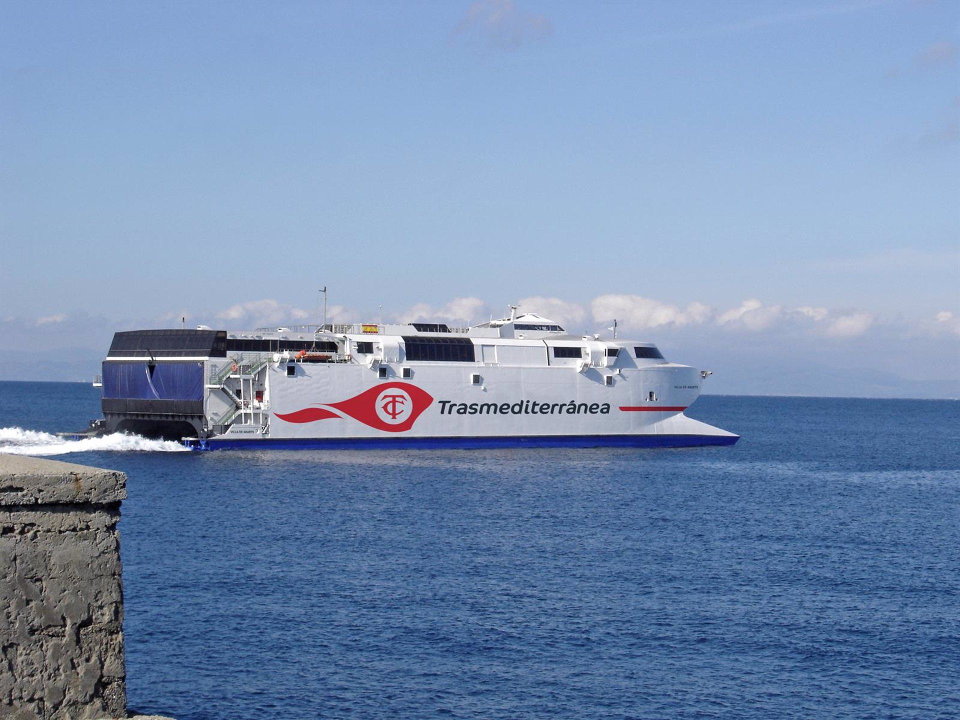 Trasmediterránea refuerza la frecuencia de ferris entre Ceuta y Algeciras por inicio de la OPE. 