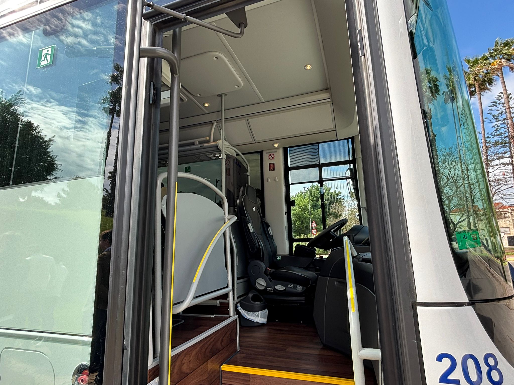 Un autobús por dentro. La línea de autobús Palmones–Los Barrios registra unas 3.400 pasajeros para ir a la feria