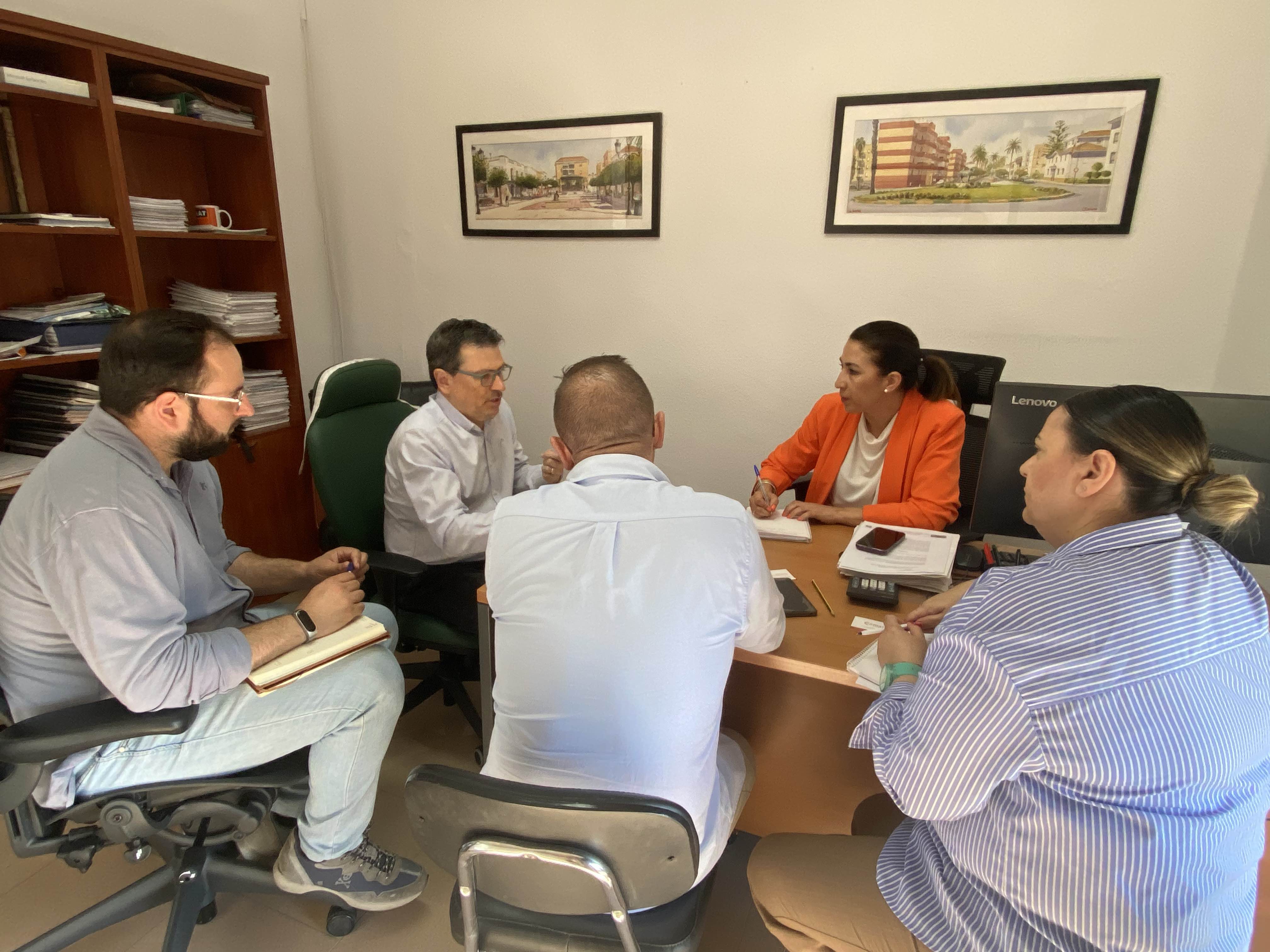 Reunión con Cámara de Comercio. El Ayuntamiento de Los Barrios recupera la cooperación en materia de formación con la Cámara de Comercio