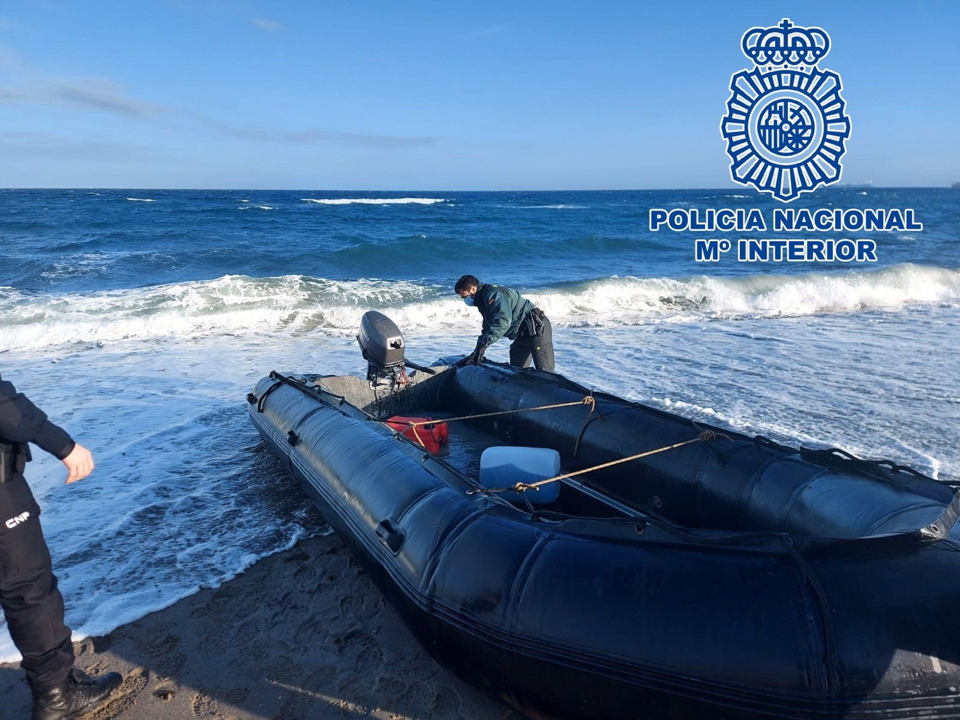 Policías europeos se forman en Algeciras sobre la operativa para interceptar narcolanchas.