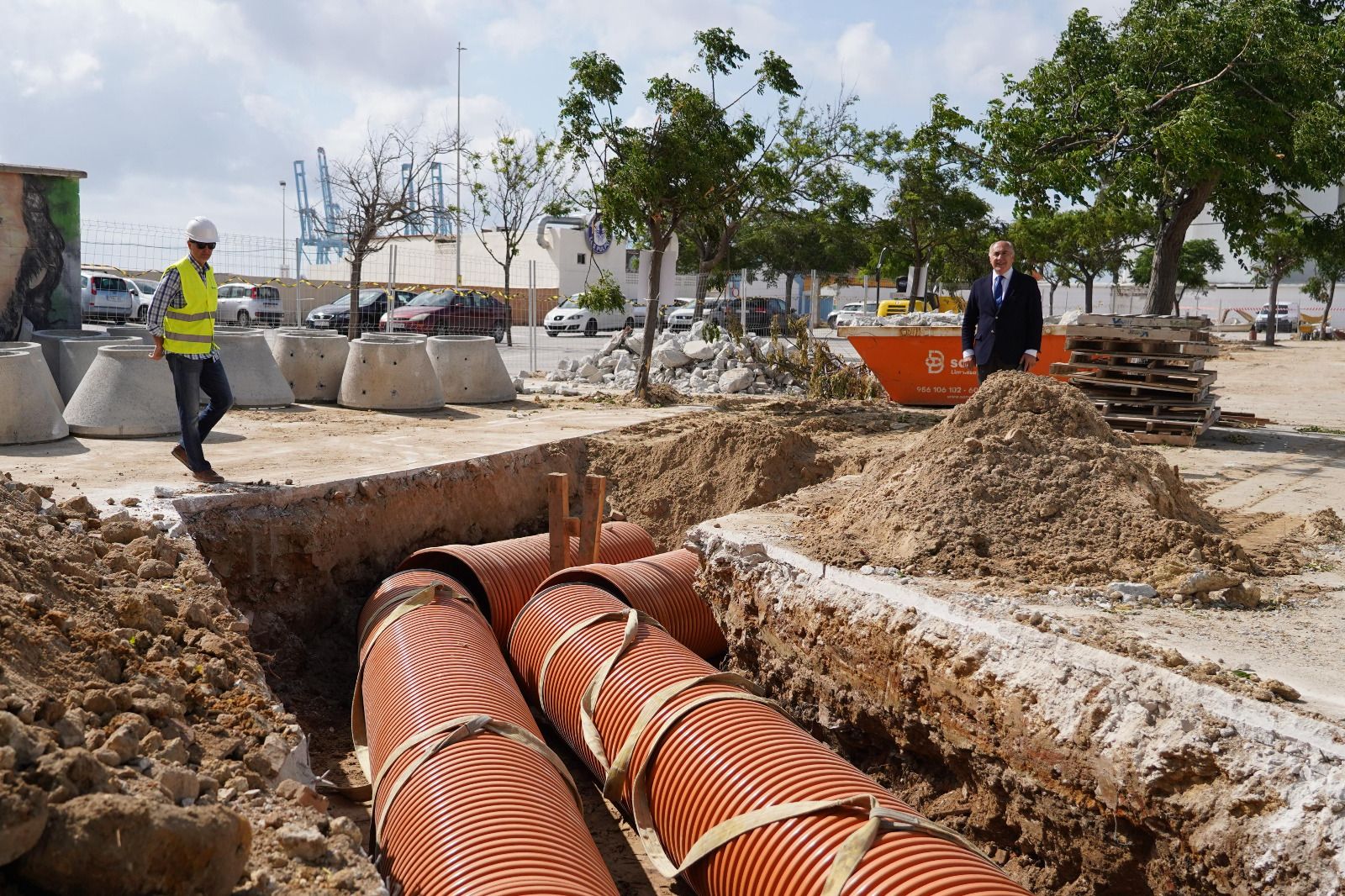 Las obras de mejora hidráulica en El Rinconcillo avanzan a buen ritmo pero durarán todo el verano.