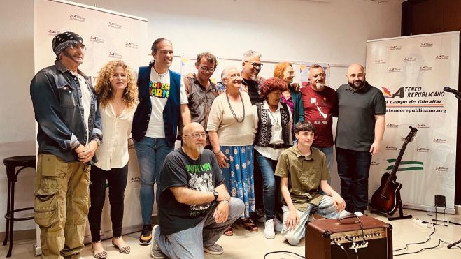 Grupo cantautores y jurado. Grupo cantautores y jurado.