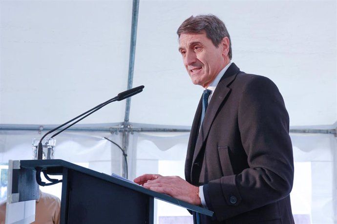Fernández acusa a PP y Vox de "desvirtuar" el motivo de la visita de eurodiputados al vincularlo al narcotráfico.