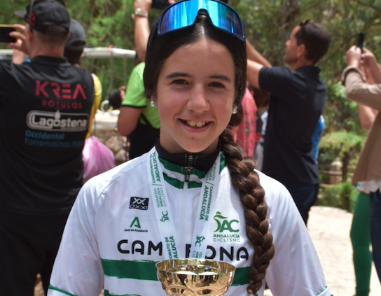 La barreña Jimena Olmedo consigue el campeonato de Andalucía de BTT 2025 en Lanjarón.